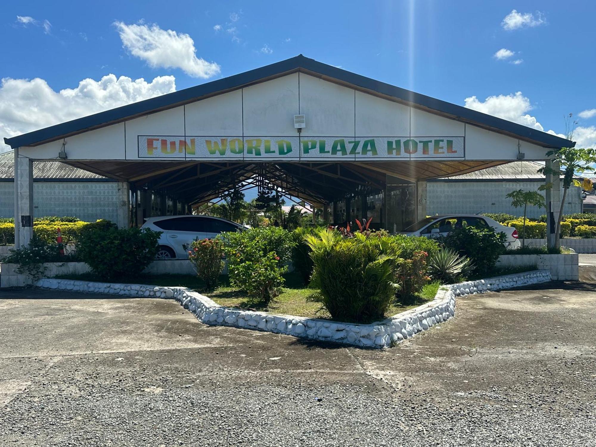 Funworld Plaza Hotel نادي المظهر الخارجي الصورة